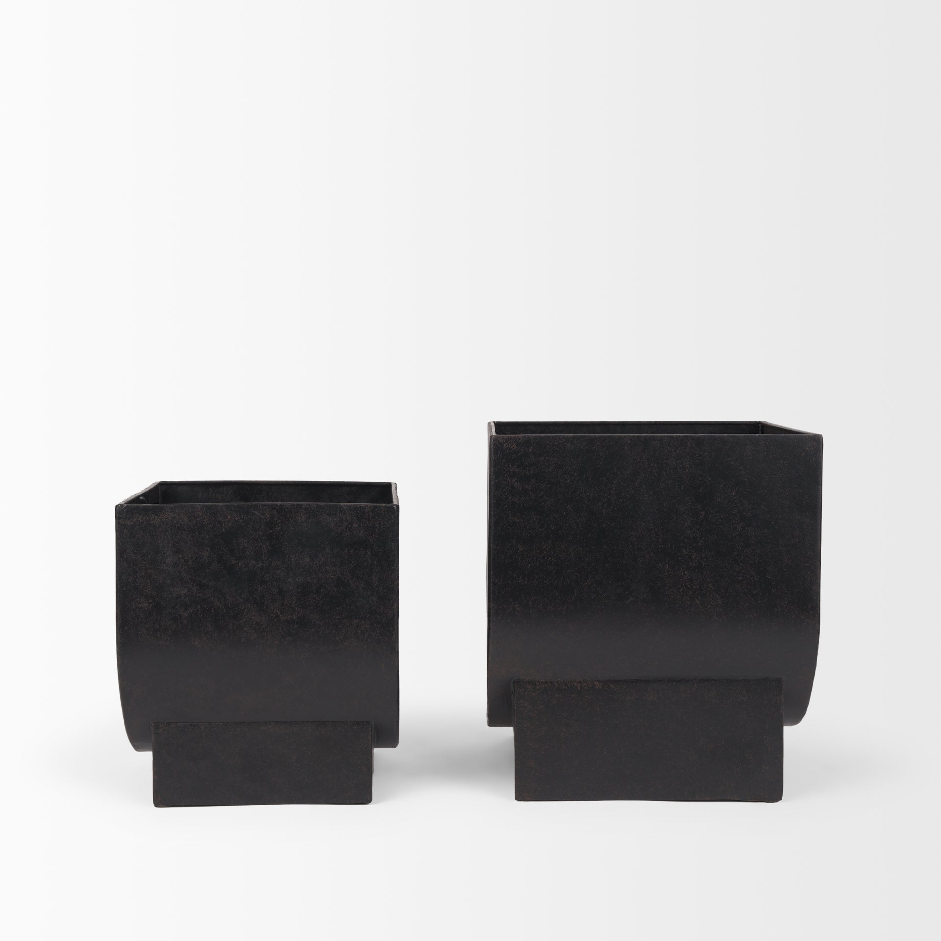 Medina Antiqued Black Metal Planters