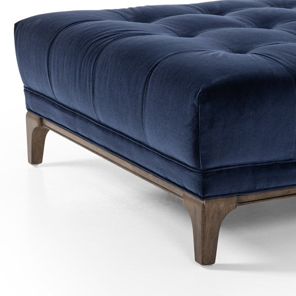 Vivian Chaise