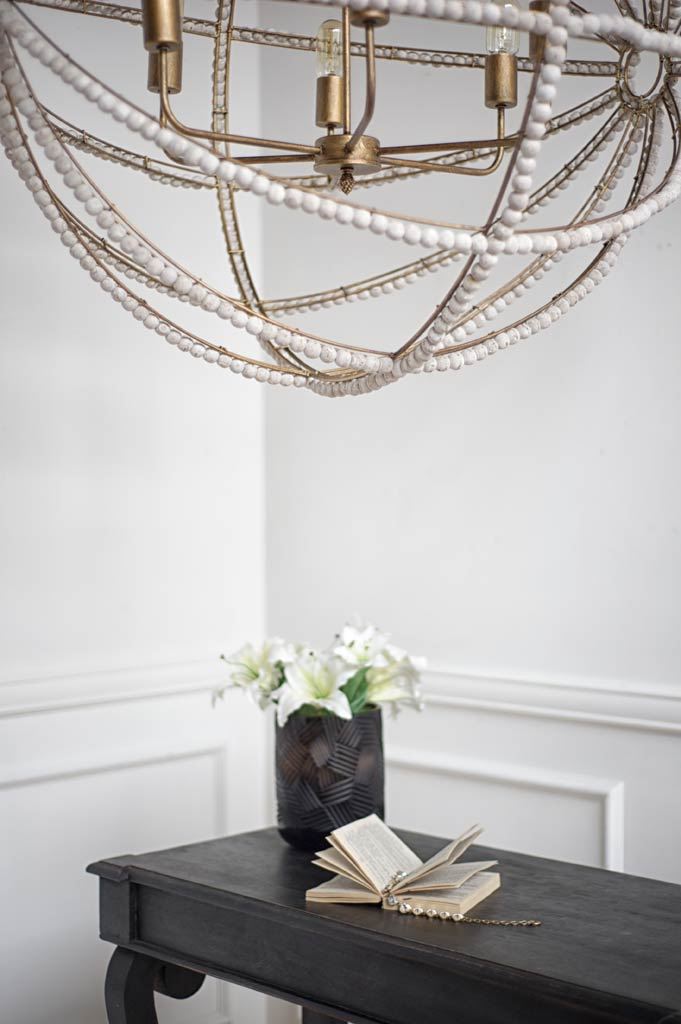WHITE BEAD GLOBE