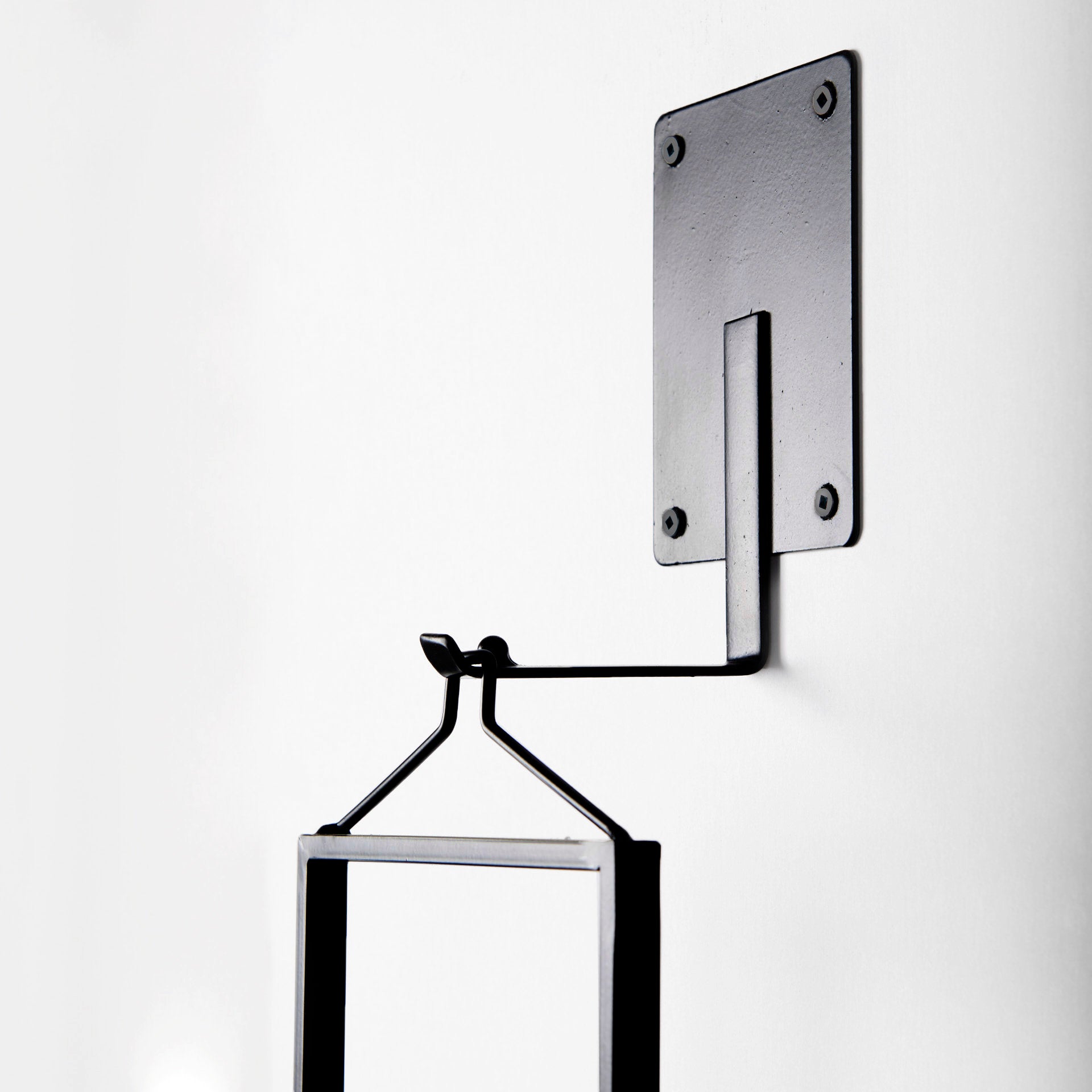 Avram Hanging Candle Holder