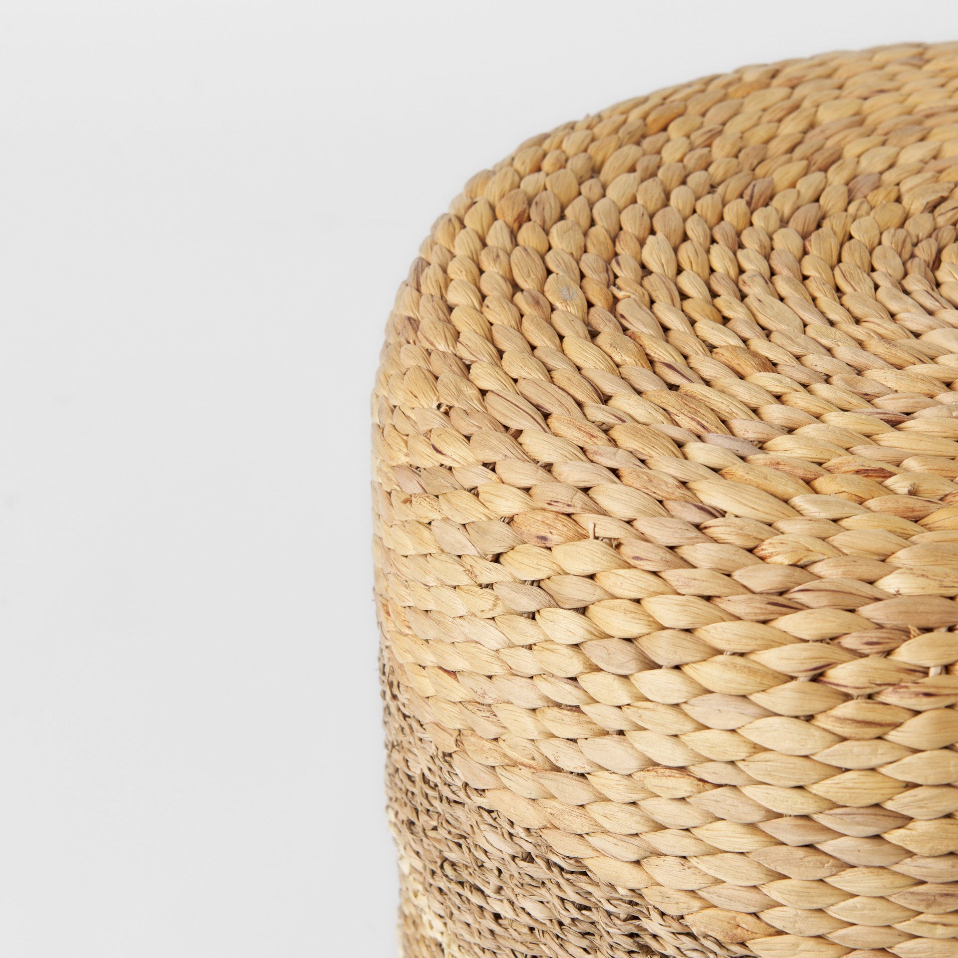 Maya Seagrass Round Pouf