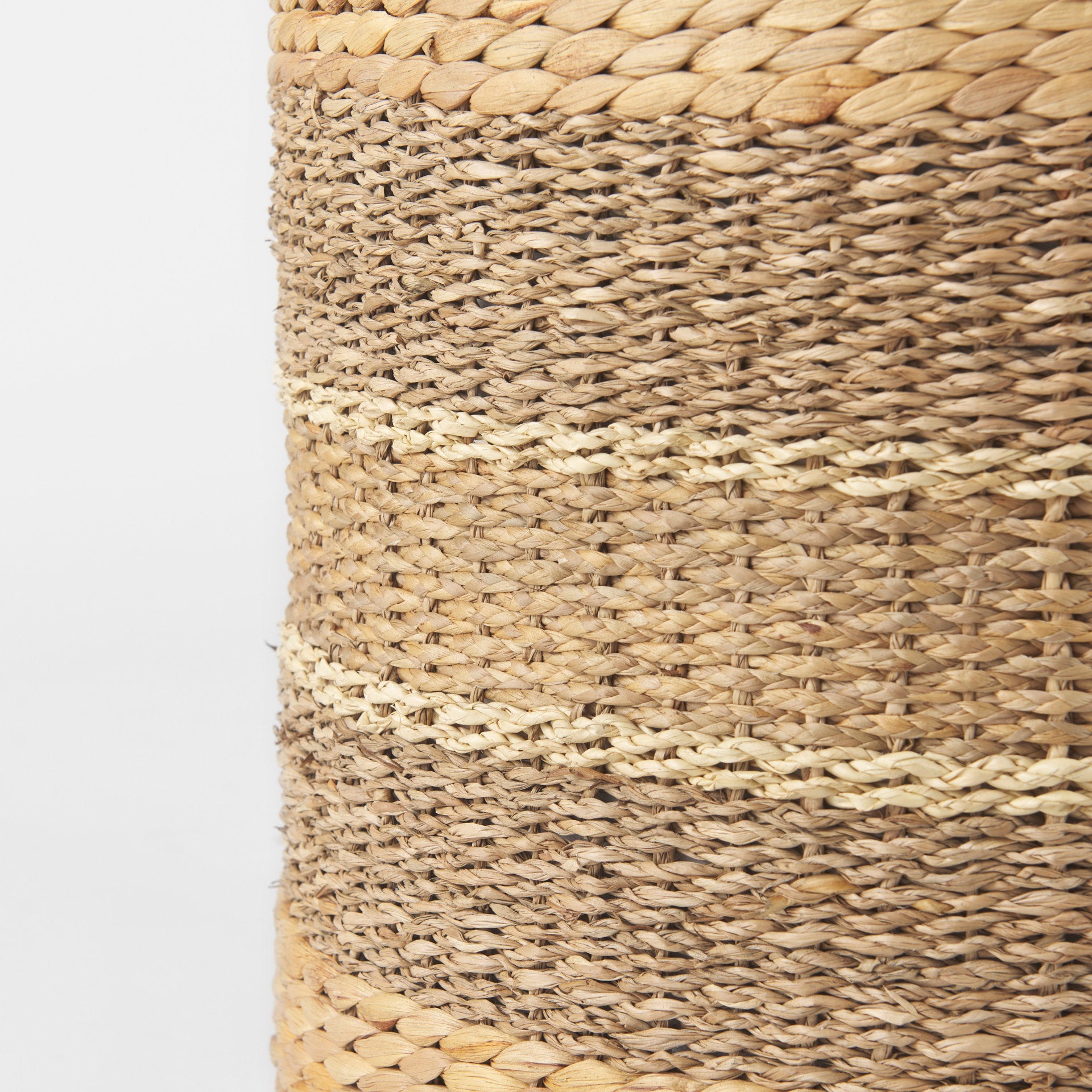 Maya Seagrass Round Pouf
