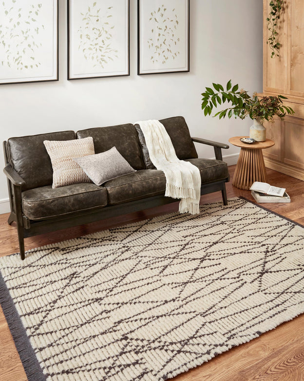 Alice Rug- 01 Charcoal / Cream