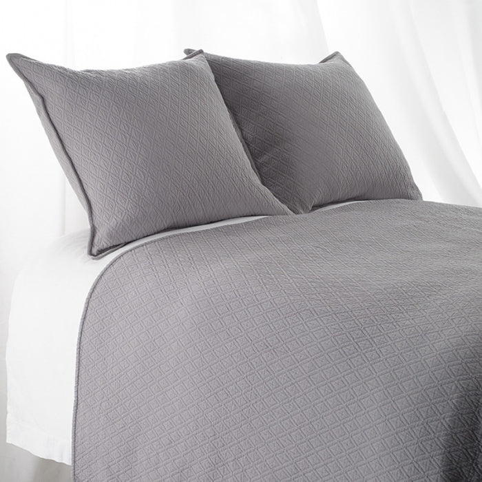 Indi Matelasse Diamond Coverlet